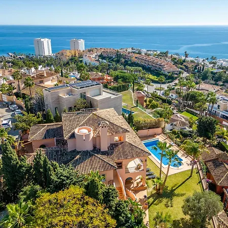 Beachside With Panoramic Sea Views *
