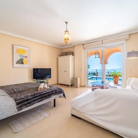 Villa Beachside With Panoramic Sea Views Benalmádena
