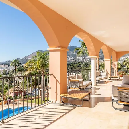 Beachside With Panoramic Sea Views Villa Benalmádena