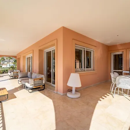 Beachside With Panoramic Sea Views *