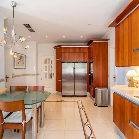 Beachside With Panoramic Sea Views Villa Benalmádena