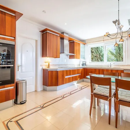 Beachside With Panoramic Sea Views Villa Benalmádena