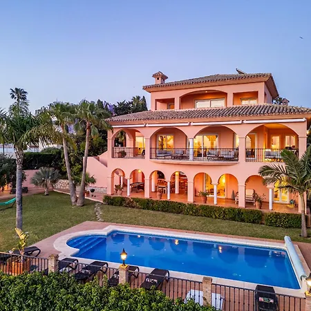 Villa Beachside With Panoramic Sea Views *
