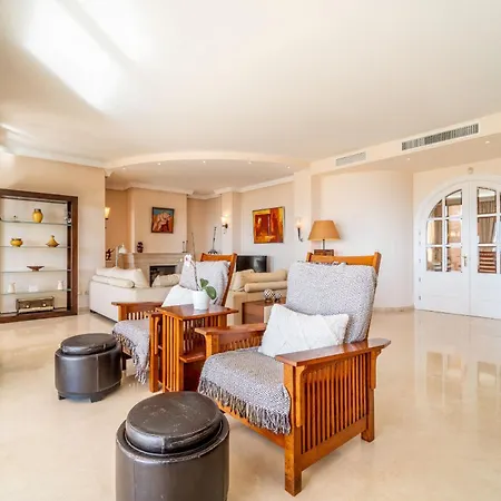 Beachside With Panoramic Sea Views Villa Benalmádena