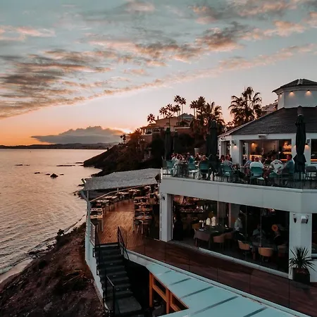 Beachside With Panoramic Sea Views *