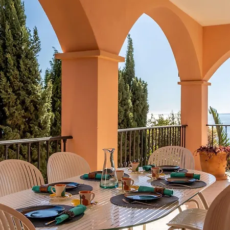 Villa Beachside With Panoramic Sea Views